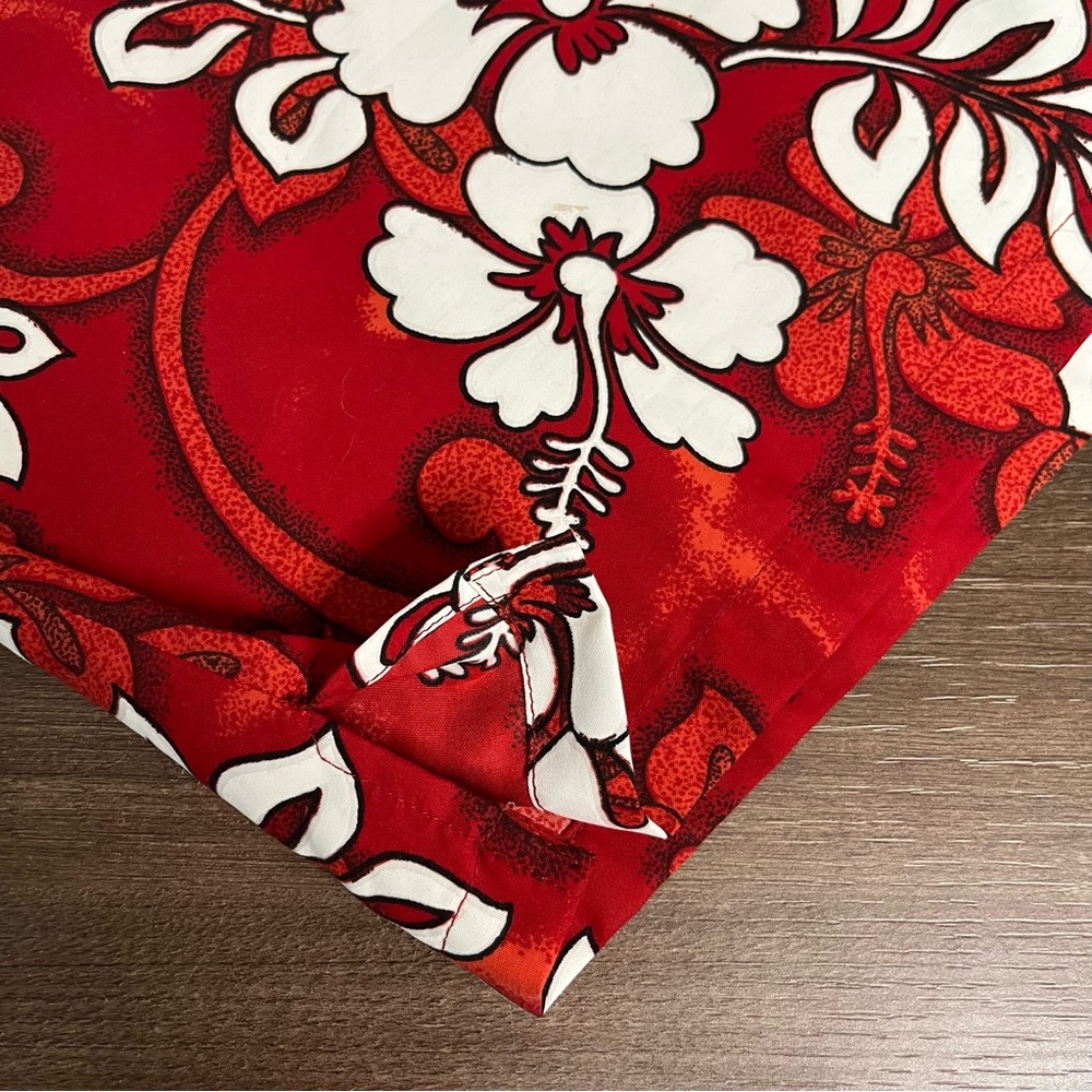 Red Floral Hawaiian Vintage Button Down Shirt - Picture 11 of 12